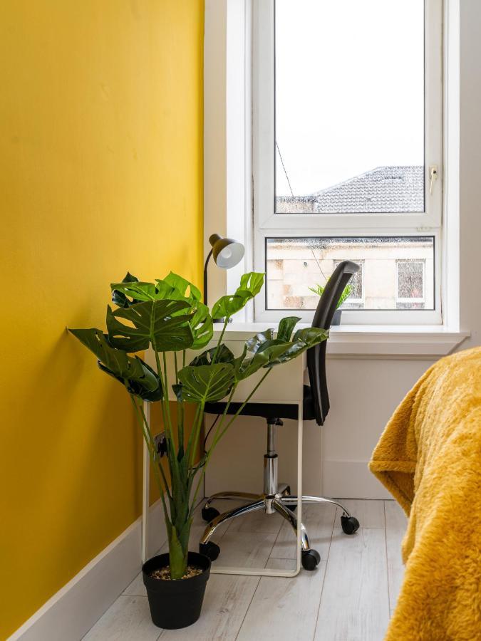 Cheerful West End Apartment: Cozy 2-Bedroom Near Glasgow City Centre Exterior photo